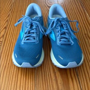 Brooks Vibrant Blue Athletic Sneakers